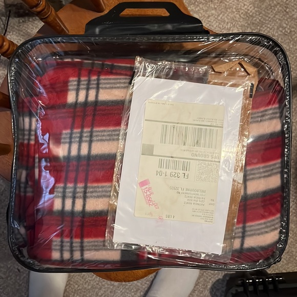 12 volt Electric blanket, which plugs into your cigarette lighter in your car - Picture 2 of 3